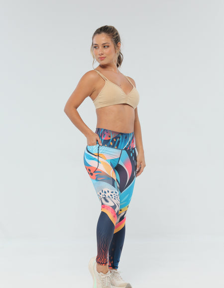 Legging sublimado con bolsillo lateral.