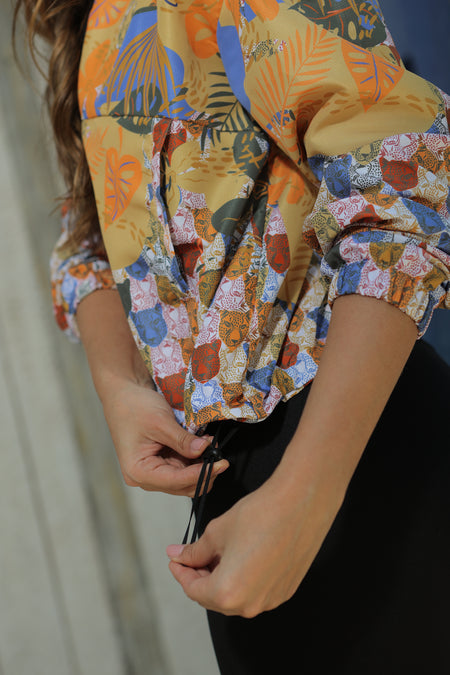 Chaqueta Sublimada en poliester con bolsillos laterales y ajuste elástico en cintura