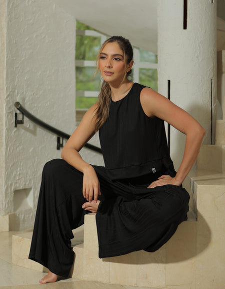 Blusa semicorta con abertura lateral elaborada en rib liviano