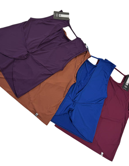 Blusa en poliester liviano con espalda descubierta y nudo decorativo